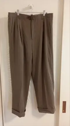 ブラウン スラックス