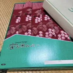 LYRIC 座布団カバー 赤地 花柄