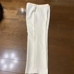 ユニクロ白パンツ