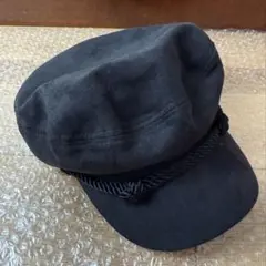 黒キャスケット 銀色ボタン付き