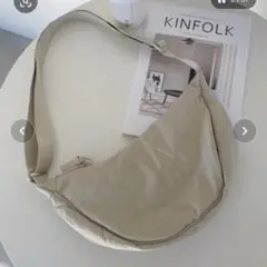 CLEA ハーフムーンショルダーバッグ ベージュ