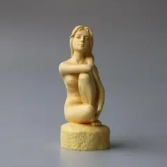 柘植 美人像 しゃがむ美人
