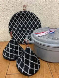 ストウブ　ル・クルーゼ　20センチ鍋敷　三角鍋つかみ　セット　バーミキュラ　北欧