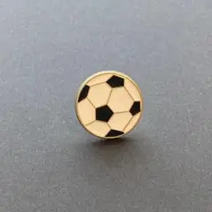 サッカーボール　夢を追いかけるピンバッジ　プレゼント　贈り物　簡易ラッピング付き
