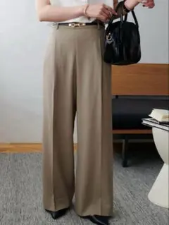 ディスコート ベルト付き欲張りストレートタックパンツ グレージュML