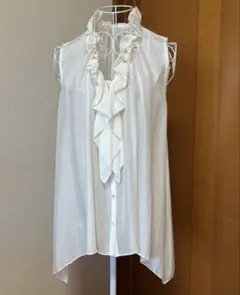 さえら◇アキアカネ◇フリル かっこいいノースリーブ ◇ブラウス◇美品◇白