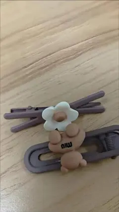 花とクマのヘアクリップ
