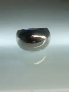シンプルな金属製リング