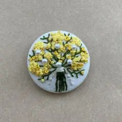 くるみボタン刺繍ブローチ　417