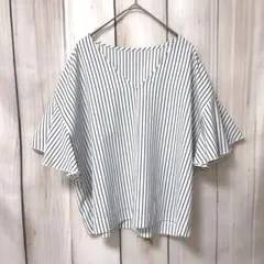 【クリアインプレッション】ストライプ Vネック フレアスリーブシャツ　美品　２