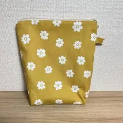 ハンドメイド　マスタード色のかわいいお花柄の保冷ポーチ　ネックリングなど入れ