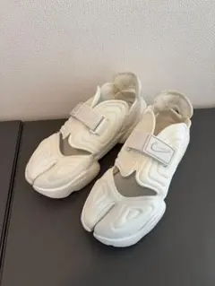 アクアリフト　ホワイト　23.5㎝