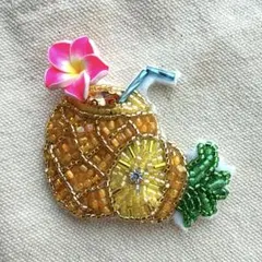 ビーズ刺繍ブローチ パイナップルジュース　ハンドメイドブローチ