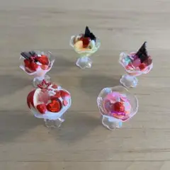 ハンドメイド　ミニチュアパフェ　ストラップ付き　5個セット