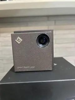 美品　SKテレコム 小型　プロジェクター LB-UH6CB 手の平サイズの小型プロジェクター「Smart Beam Laser」が店頭