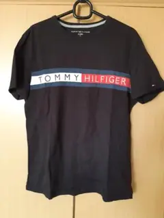 TOMMY HILFIGER 黒Tシャツ