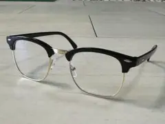 伊達メガネ
