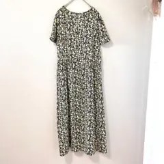 ◉GU　フラワープリントレースアップワンピース（半袖）　XL　黒　Vネック