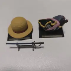 ワンピース　RED ガシャポンコレクション　ルフィ シャンクス