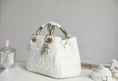 Dior ホワイト キルティング ショルダーバッグ