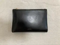 A.P.C. ブラックレザー 二つ折り財布