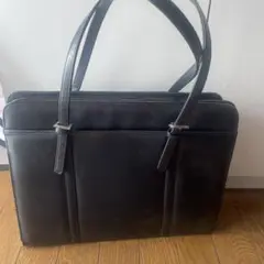 黒いレザービジネスバッグ