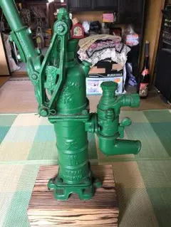 レトロ　井戸ポンプ　レンガ色　オブジェ　ガーデニング b873972e40b815f03e37867562f3c0