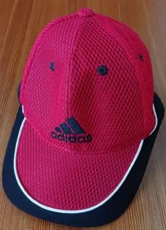 値下げ　　男児　adidas メッシュキャップ サイズ54～57cm レッド