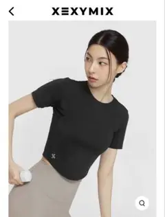 新品　XEXYMIX ブラック クロップドTシャツ