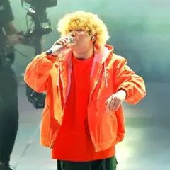 Vaundy 紅白衣装