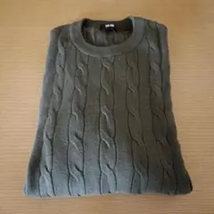 カーキ色セーター
