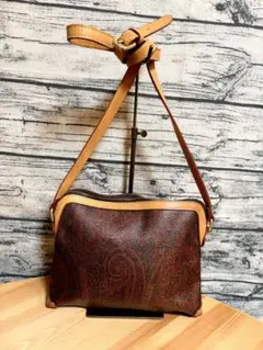 ETRO ペガサス シェブロン ラウンド ショルダーバッグ ブラック ETRO Vela ショルダーバッグ M | ブラック | FARFETCH JP