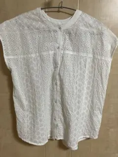 フレンチスリーブ　刺繍　ホワイト　シャツ
