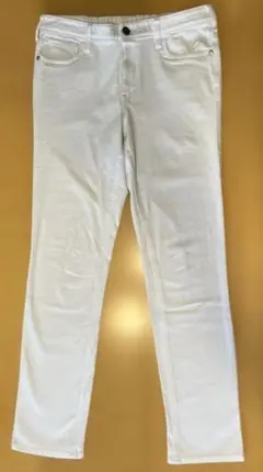 ホワイト テーパード　カジュアルパンツ　春夏秋