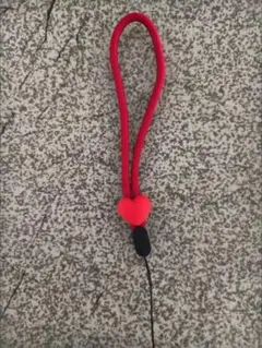 ハート型赤ストラップ