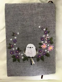 シマエナガ 刺繍ブックカバー グレー 文庫サイズ