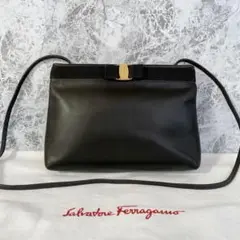 サルヴァトーレ フェラガモ ヴァラリボン ショルダーバッグ レザー ブラック