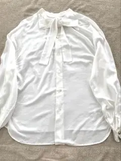 リエス　リボンタイホワイトシャツ