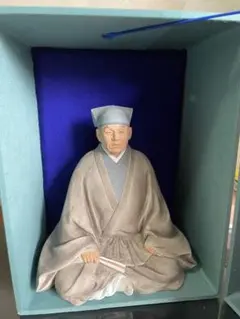 博多人形師 中村信喬作 博多人形 赤い衣装 金色の帽子 博多人形師 中村信喬作 博多人形 赤い衣装 金色の帽子 - メルカリ