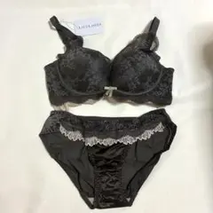 柔らかい盛りブラ！　70AB ブラ&ショーツセット