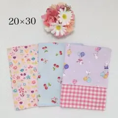 ❤︎SALE❤︎ 20×30ランチョンマット クロス3枚セット　チェリー　ウサギ　花
