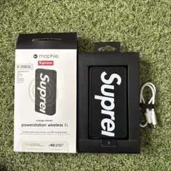 シュプリーム モバイルバッテリー Supreme supreme-mophie-charger3.png?