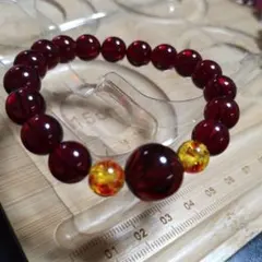 赤い琥珀のストレッチブレスレット