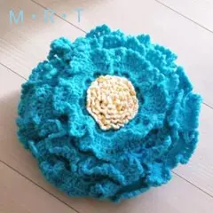 手編みのフラワークッション