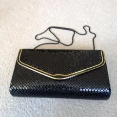 黒エナメルクラッチバッグ