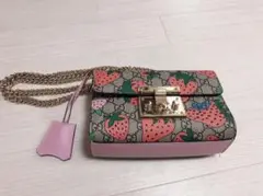 GUCCIいちご柄ショルダーバッグ