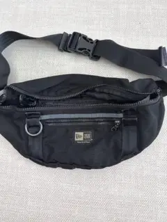 New Era ブラック ボディバッグ