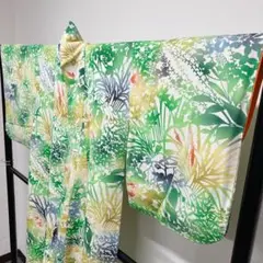 白地にグラデーションで描かれた草花柄の小紋 着物