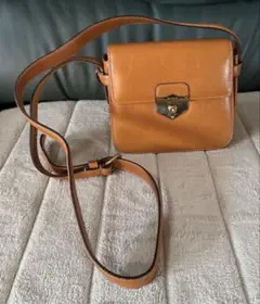 WATHNEのブラウンレザーショルダーバッグ