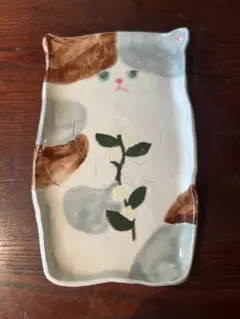 植物を抱えたネコさんプレート　少々難あり